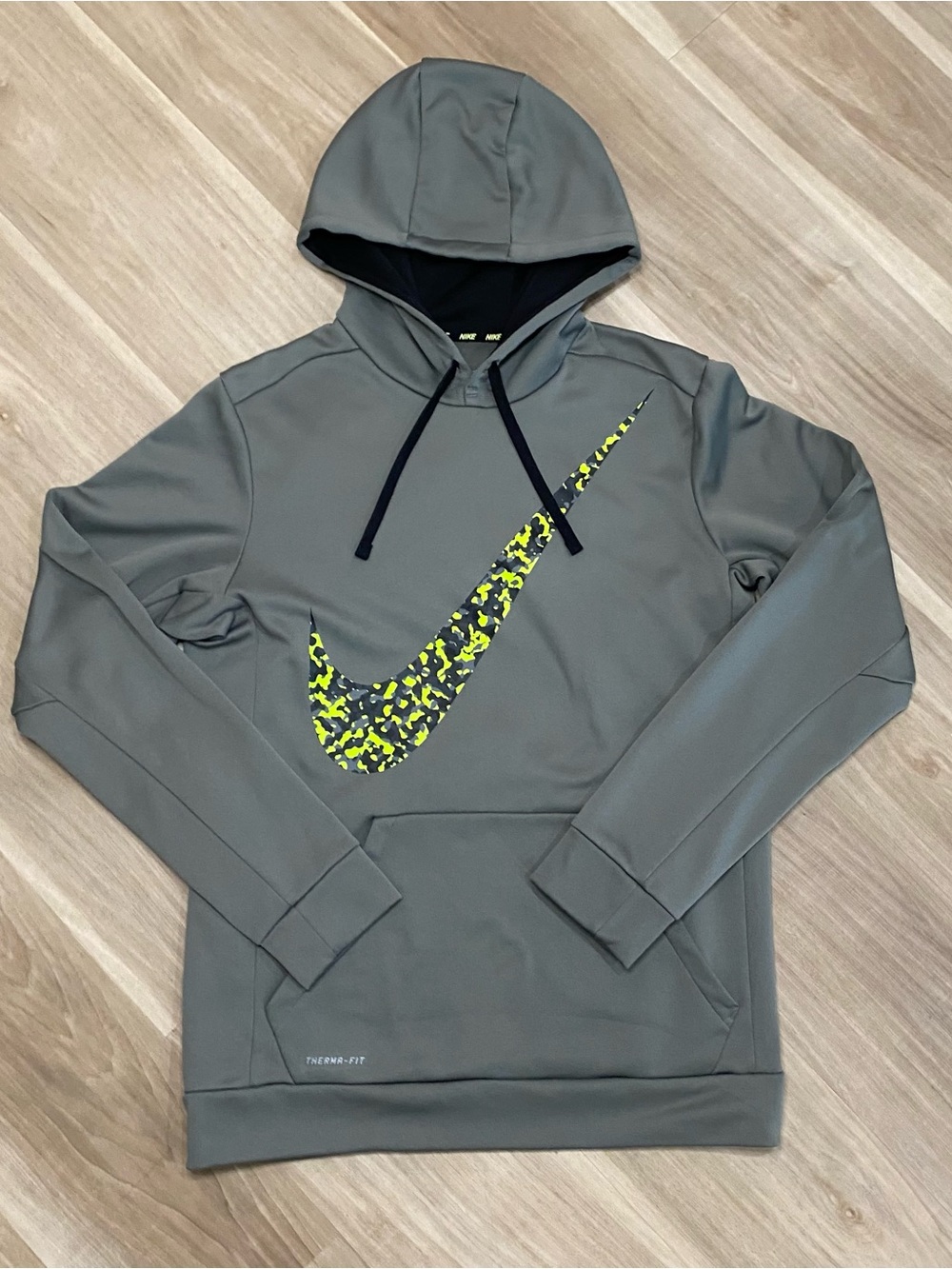Nike Therma-Fit Hoodie Mens Medium Gray Yellow Swoosh Pullover Sweatshirt M